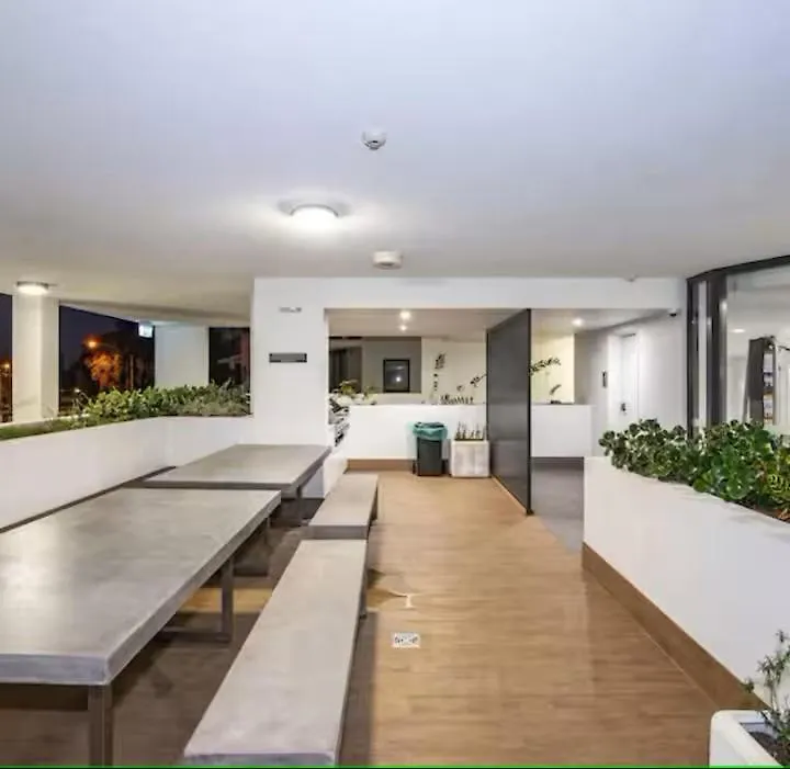 Modern Coastal Apartment - Walk To Beach And Shops Buddina